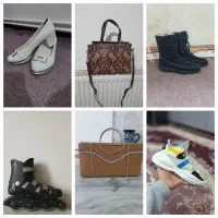 تعدادی کفش و کیف و اسکیت