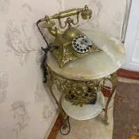 میز و تلفن برنز