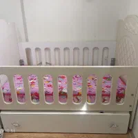 تخت کودک، کالسکه و کریر، تخت کنار مادر