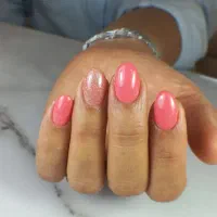 خدمات ناخن دست و پا در استانه اشرفیه