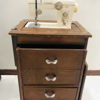 چرخ خیاطی ژانومه ۸۰۲ با میز وصندلی