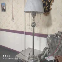 آباژور ایستاده