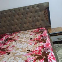 تخت دونفره وپاتختی ومیز ارایشی