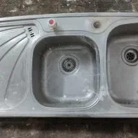 سینک و دو عدد شیر اب اهرمی