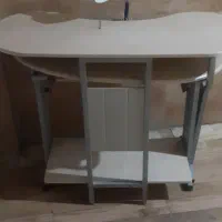 میز مطاله وکامپیوتر