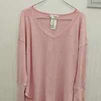 تعدادی شومیز و بافت زنانه آکبند