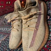 کتونی اورجینال آدیداس یزی ۳۵۰ کارکرده سایز ۴۳