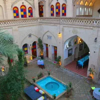 کافه ای در شهر زیرزمینی شوشتر(خانه تاریخی سرابی)