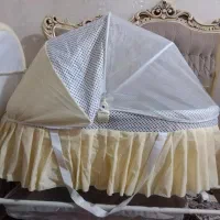 گهواره چرخدار در حد نو