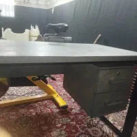 میز تحریر  و کامپیوتر