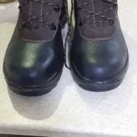 تعدادی پوتین چرم وایمنی سایز ۴۳ و ۴۴