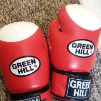 کفش ورزشی فوتسال و دستکش کیک بوکس و کمربند|تجهیزات ورزشی|مراغه, |دیوار