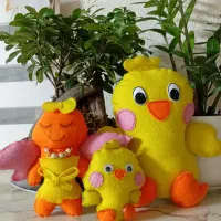 عروسک نمدی دست دوز و گلدوزی سفارشی