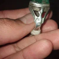 سلام دوستان انگشتر خیلی قدیمی گبر نگین زمرد
