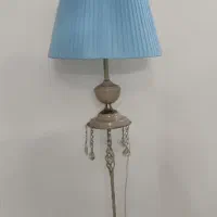 آباژور ایستاده