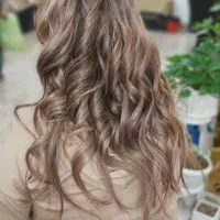 سالن زیبایی گل سرخ با بیش از 20 سال تجربه
