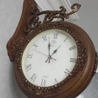 ساعت دیواری دو طرفه