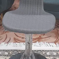 صندلی جک دار و چرخان و دارای تنظیم ارتفاع