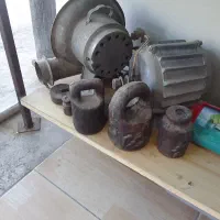 ترازوی قدیمی و دینام سالم و فن دمنده