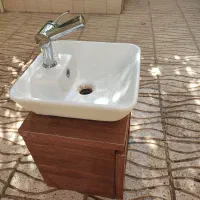 کابین روشویی و شیر