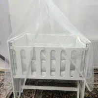 تخت کنار مادر