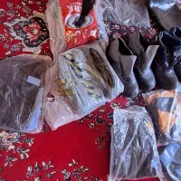فروش چند دست لباس کارو کفش چکمه