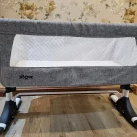 تخت کنار مادر زویی و کریر دلیجان