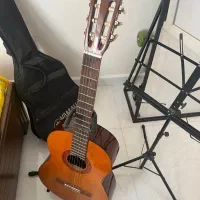 گیتار یاماها c40