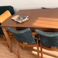 فروش مبل ۷ نفره و میز ناهار خوری ۶ نفره