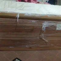 یک عدد پاف کنار تخت.مناسب سالن و کنار تخت میباشد