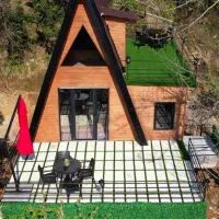 کلبه سوئیسی جنگلی ویو فوق العاده