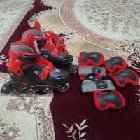 اسکیت با تجهیزاتش