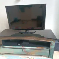 تلویزیون و میز و پلی استیشن ۲