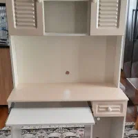 میز تحریر وکامپیوتر
