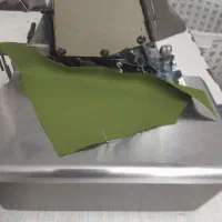 تعدادی نیروی چرخ کار و خیاط و اتو کار