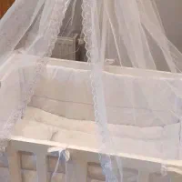 گهواره کنار تخت مادر