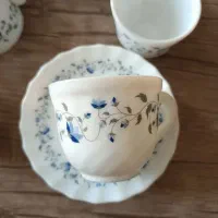 فنجان و نعلبکی همراه قندان ولیوان