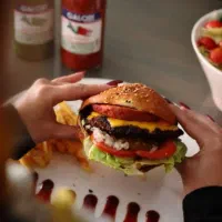 استخدام پیتزا زن و کارگرساده باحقوق بالا|استخدام خدمات فروشگاه و رستوران|تهران, حکمت|دیوار