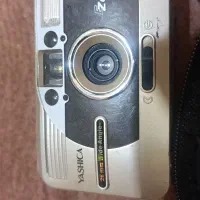 دوربین عکاسی و دستگاه تست قند خون