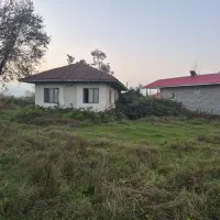 زمین مسکونی روستایی با خانه کلنگی