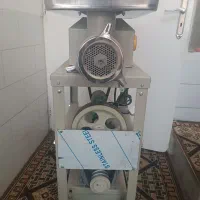 چرخ گوشت32.پوست کن.خمیرکن.گاز 4 شعله کوره ای.گرمکن|کافی‌شاپ و رستوران|یزد, |دیوار