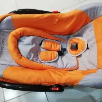 ‌کریر نوزاد دارای کمربندو دسته ی  دوحالته