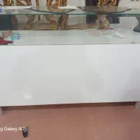 میز مخصوص ویترین موبایل و لباس و یک عدد میز تعمیر