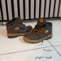 تعدادی کفش بچه گانه ۱۰۰ و ۵۰ تومان