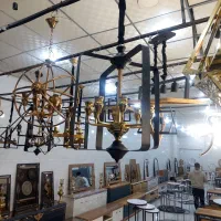 لوستر|لوستر و چراغ آویز|قم, باغ شریفی|دیوار