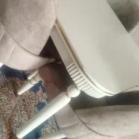 یک عدد میز نهار خوری چهار نفره