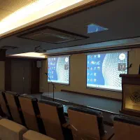 ویدئوپرژکتور و پرده نمایش