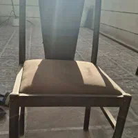 میز چوبی و چهار صندلی فلزی