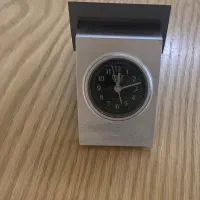 ساعت رومیزی دارای ماشین حساب