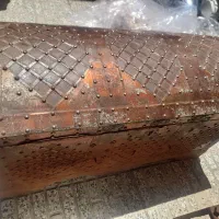 صندوق قدیمی بلای ۶۰ سال